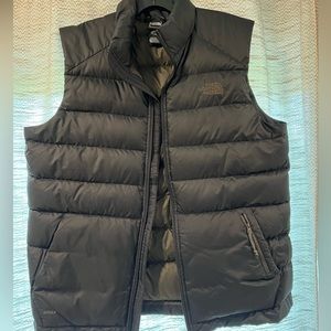 North Face men’s black vest